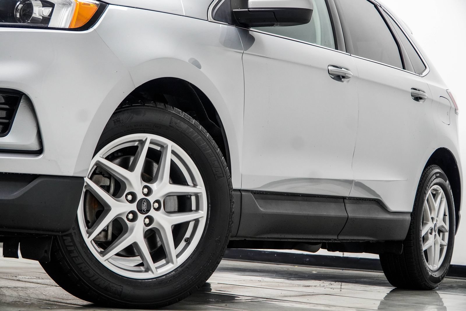 Used 2023 Ford Edge SEL AWD/4WD image 3