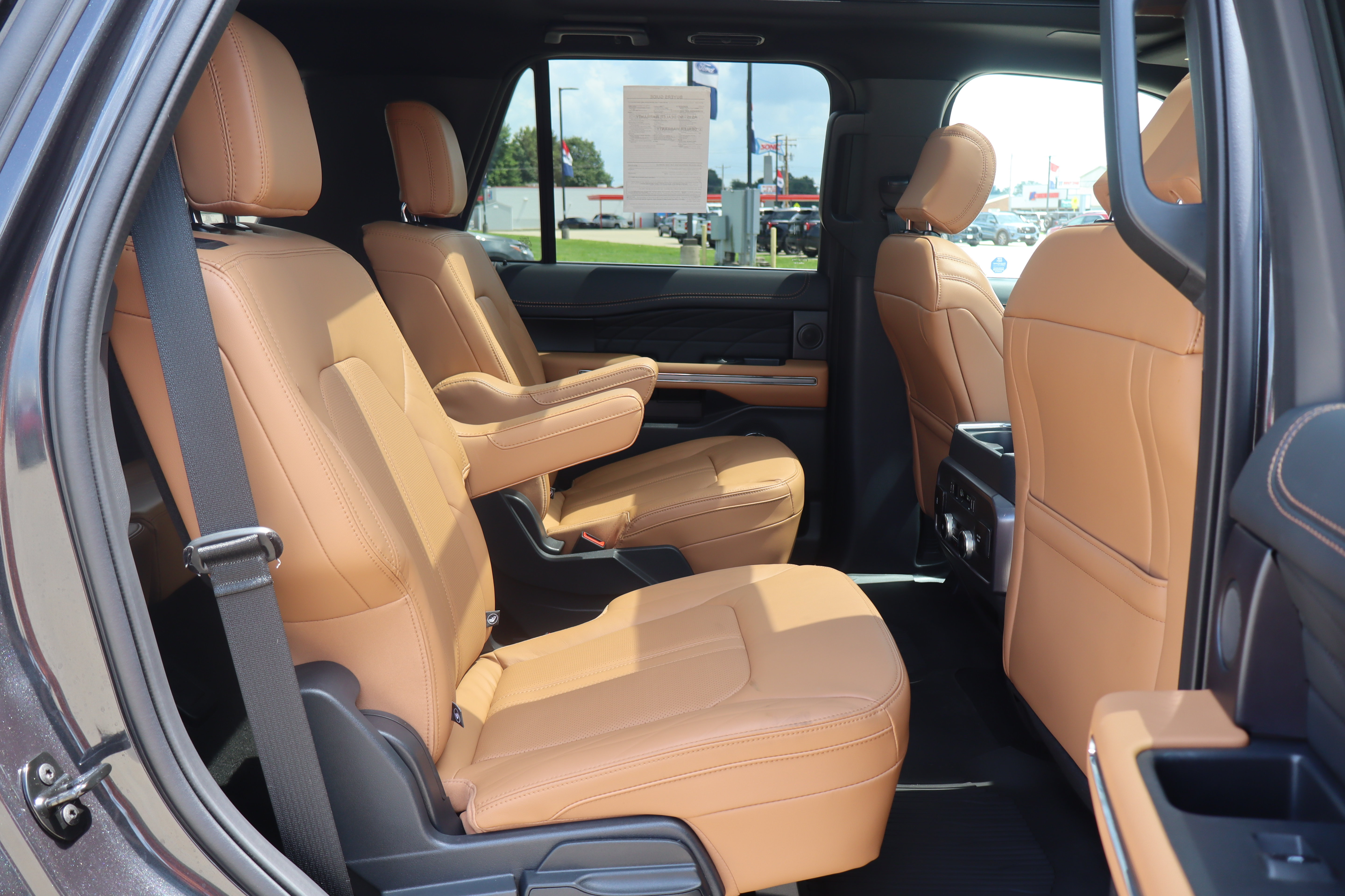 Used 2024 Ford Expedition Platinum AWD/4WD image 13