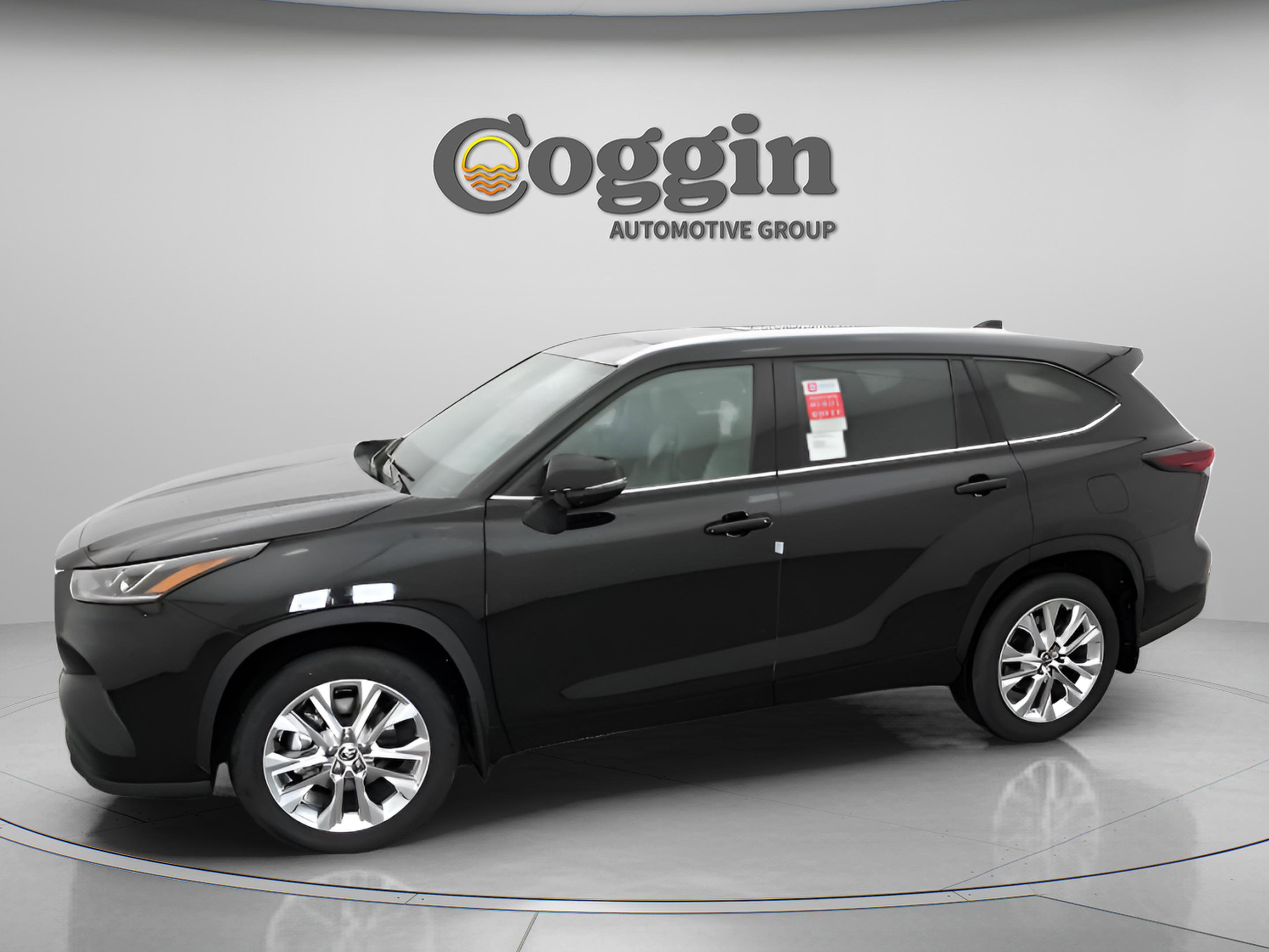 Used 2026 Toyota Highlander Limited AWD/4WD image 3