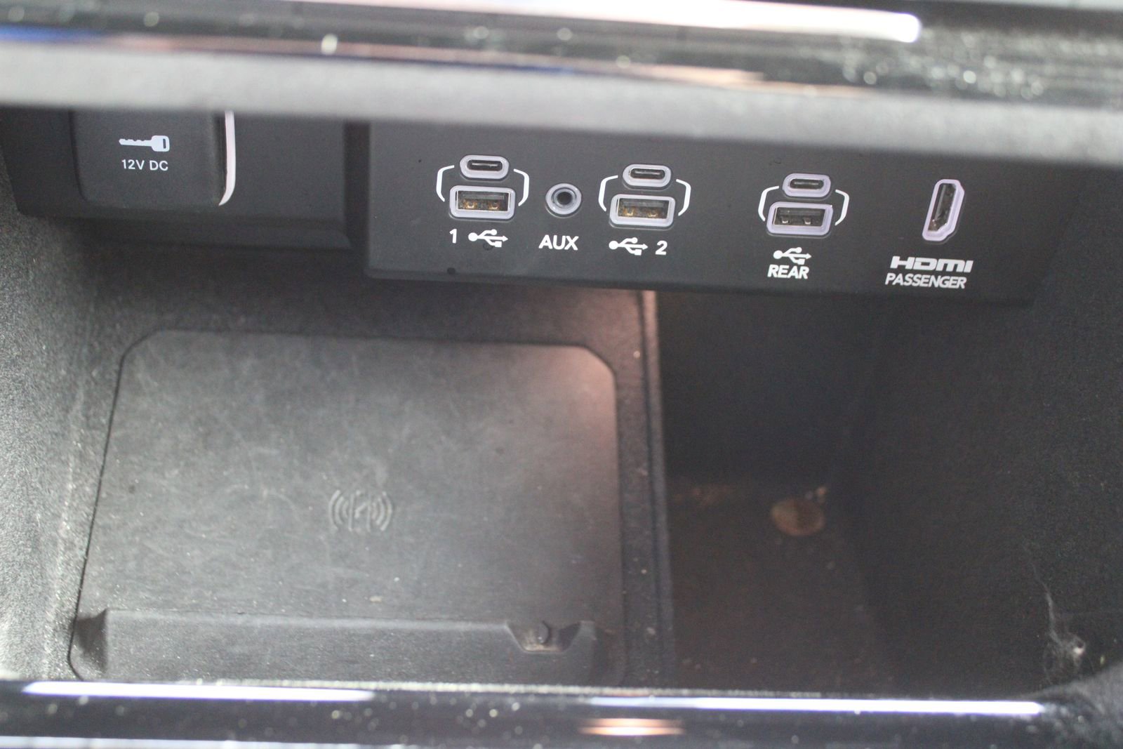 Used 2022 Jeep Wagoneer Series III w/ Rear Seat Video Group 1 image 46
