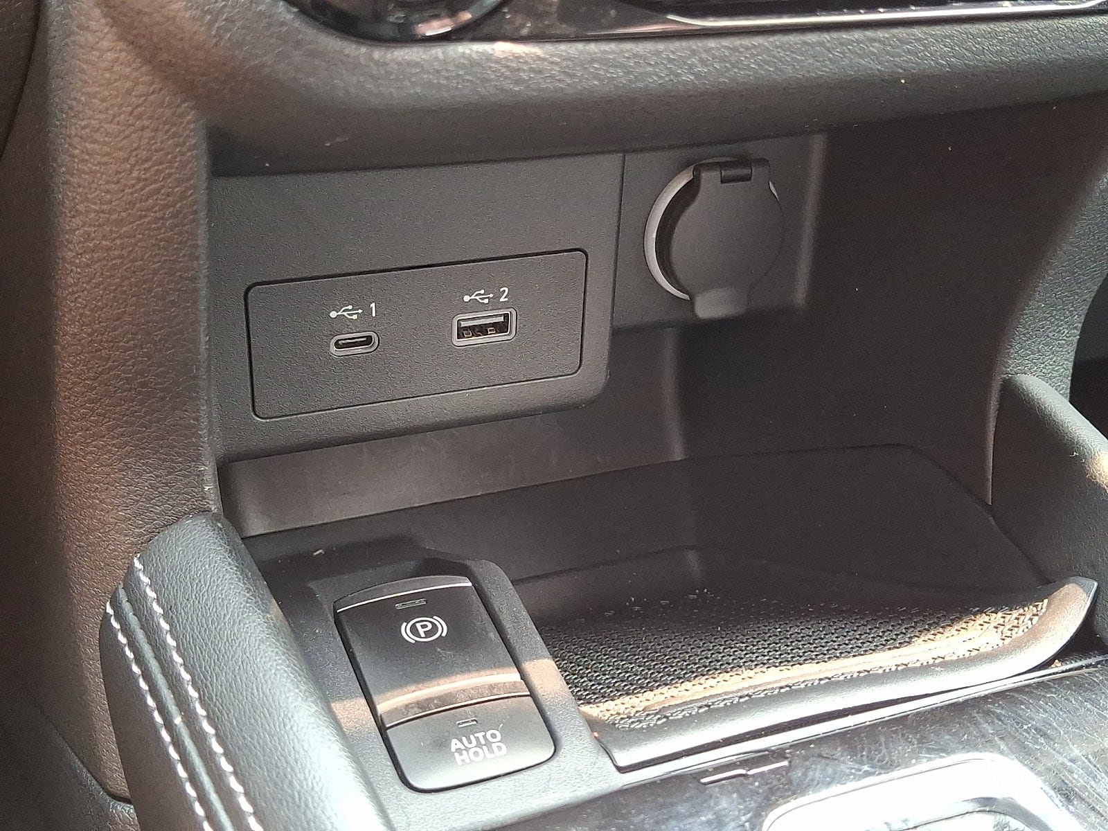 Certified 2023 Nissan Kicks SR w/ SR Premium Package FWD image 24