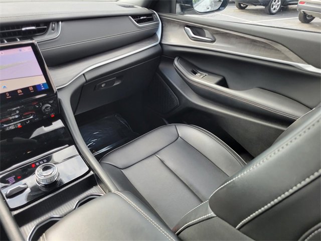 Used 2024 Jeep Grand Cherokee Limited image 19