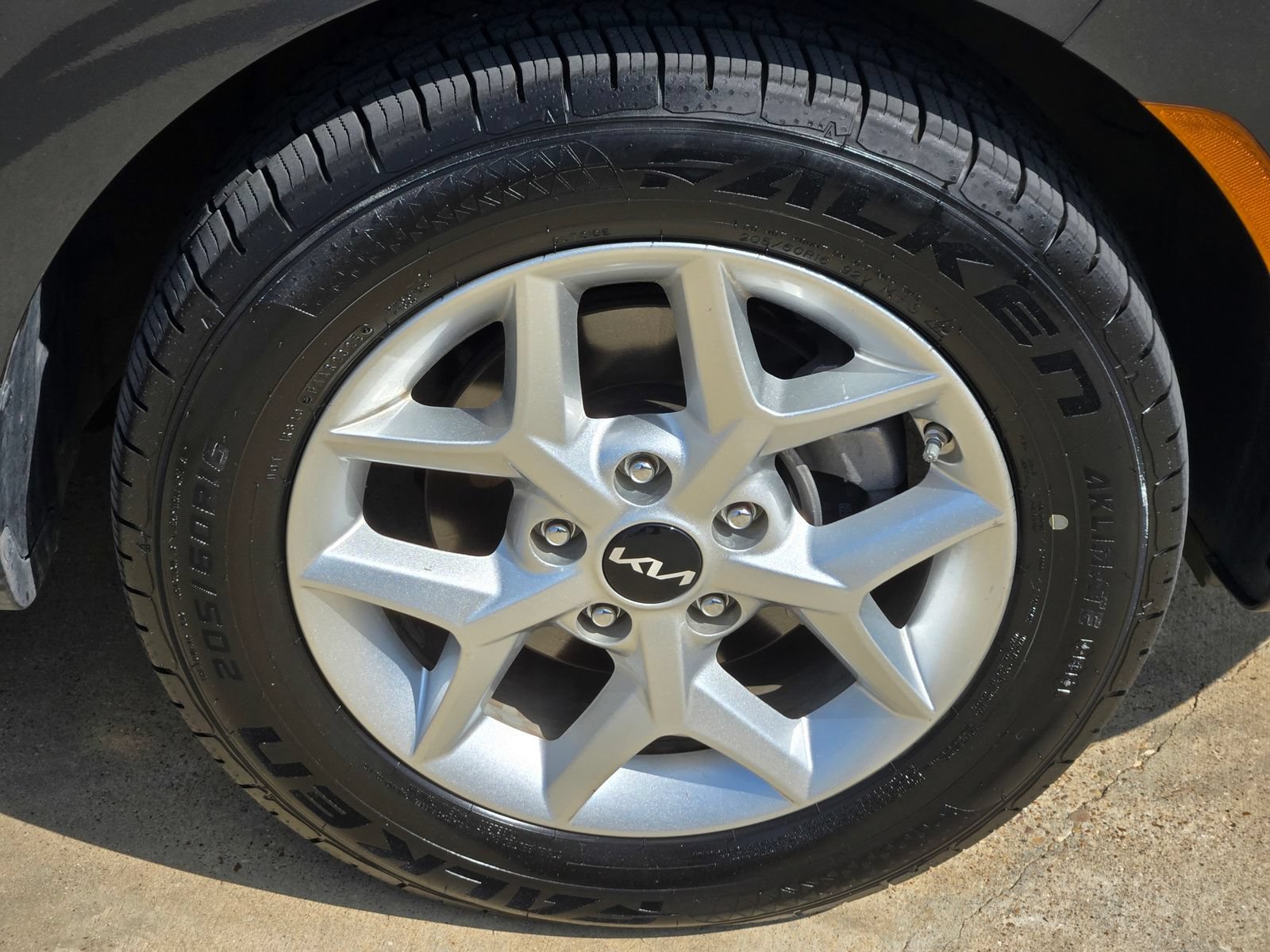 Used 2023 Kia Soul LX w/ Option Group 015 FWD image 7