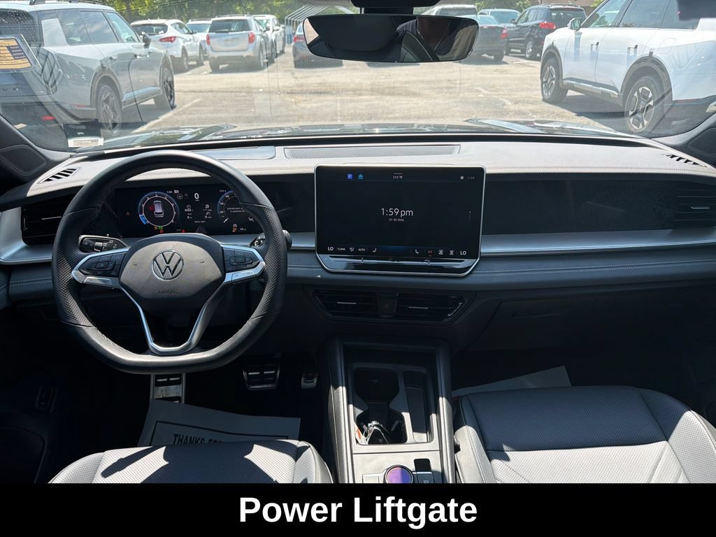 Used 2025 Volkswagen Tiguan SE R-Line FWD image 15