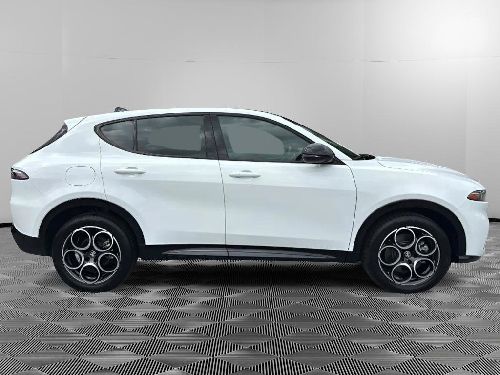 Used 2025 Alfa Romeo Tonale w/ Premium Package AWD/4WD image 6