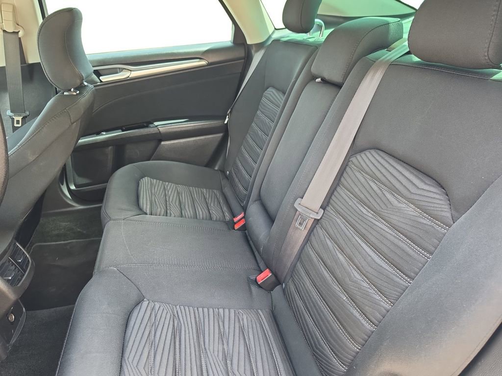 Used 2016 Ford Fusion SE FWD image 13