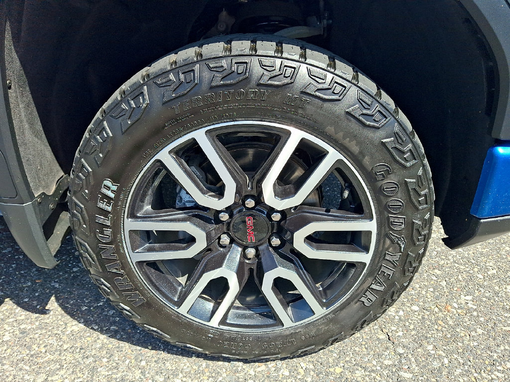 Used 2024 GMC Sierra 1500 AT4 w/ AT4 Premium Package AWD/4WD image 12