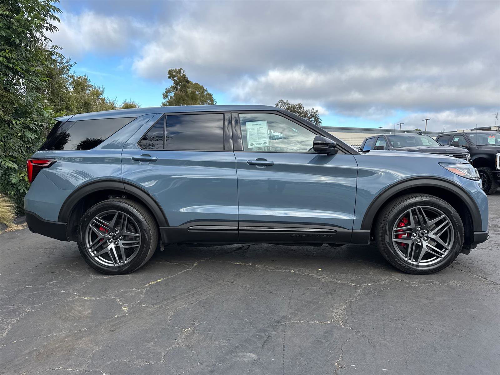 Used 2025 Ford Explorer ST image 7