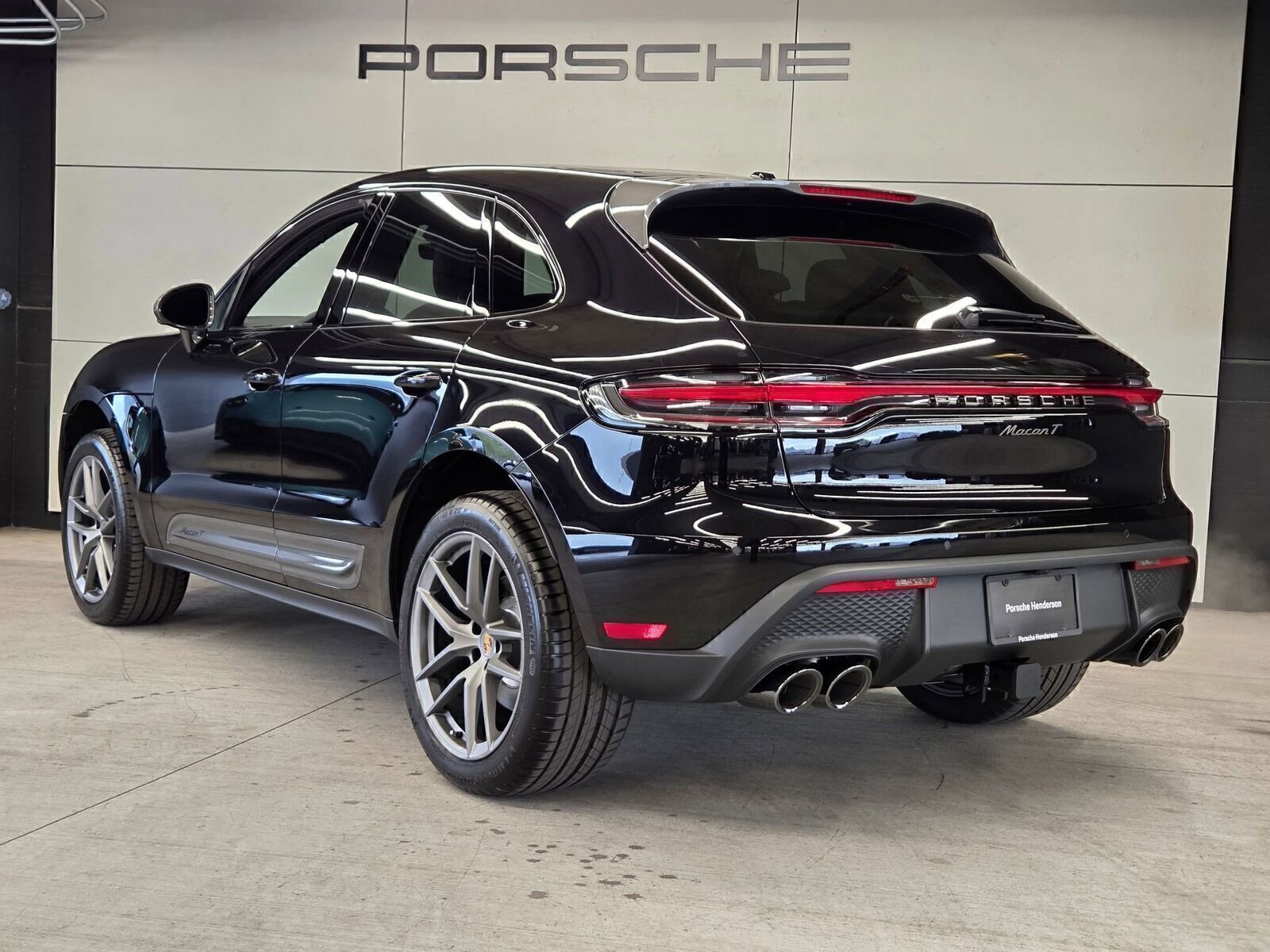 Certified 2026 Porsche Macan Turbo AWD/4WD image 3