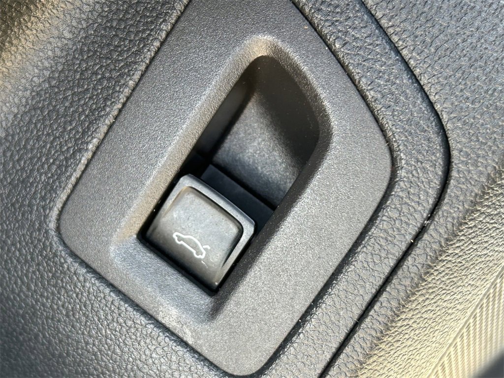 Used 2022 Volkswagen Atlas Cross Sport SEL R-Line image 23