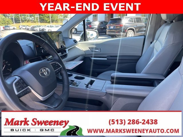 Used 2024 Toyota Sienna XLE image 11