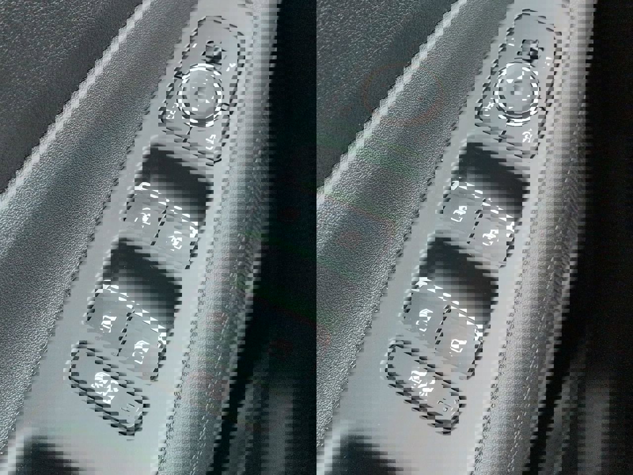 Used 2023 Hyundai Santa Fe SEL image 25