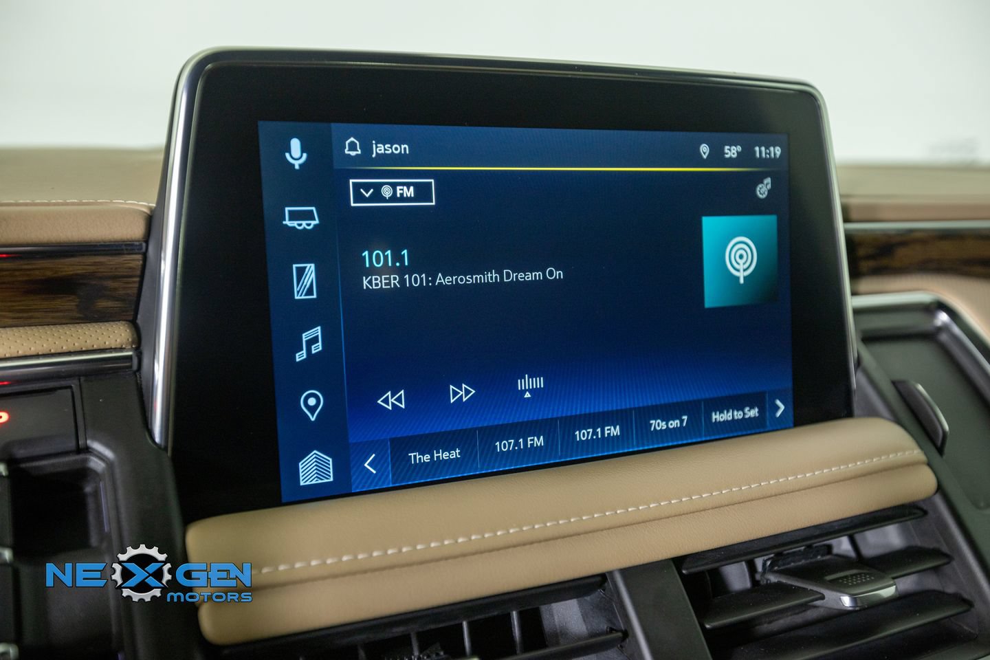 Used 2022 Chevrolet Suburban Premier AWD/4WD image 17