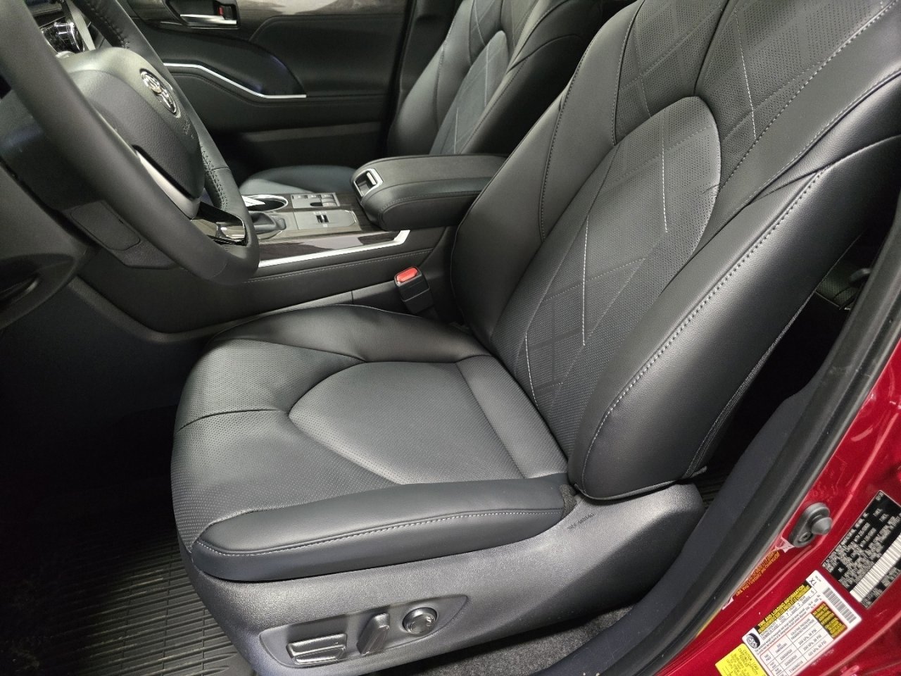 New 2026 Toyota Highlander Platinum image 25