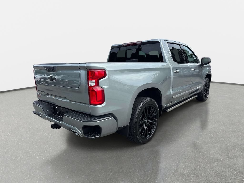 Used 2025 Chevrolet Silverado 1500 High Country AWD/4WD image 4