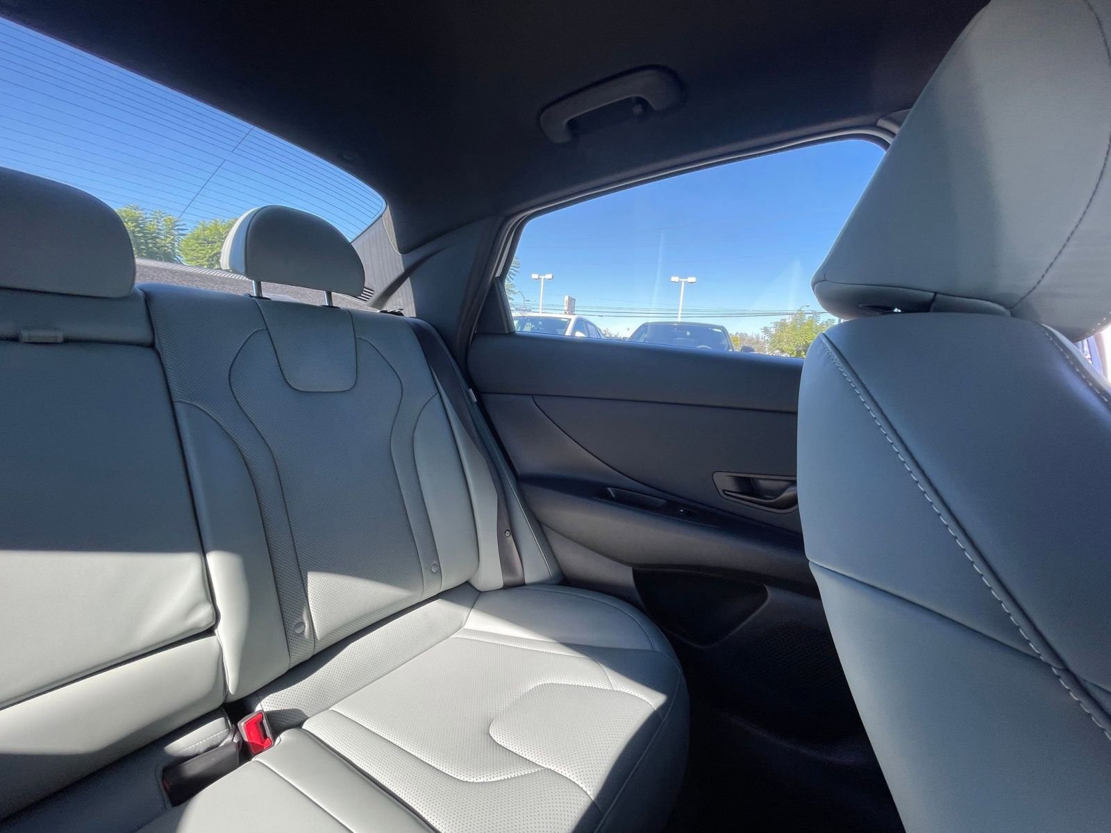 Used 2025 Hyundai Elantra Limited image 37