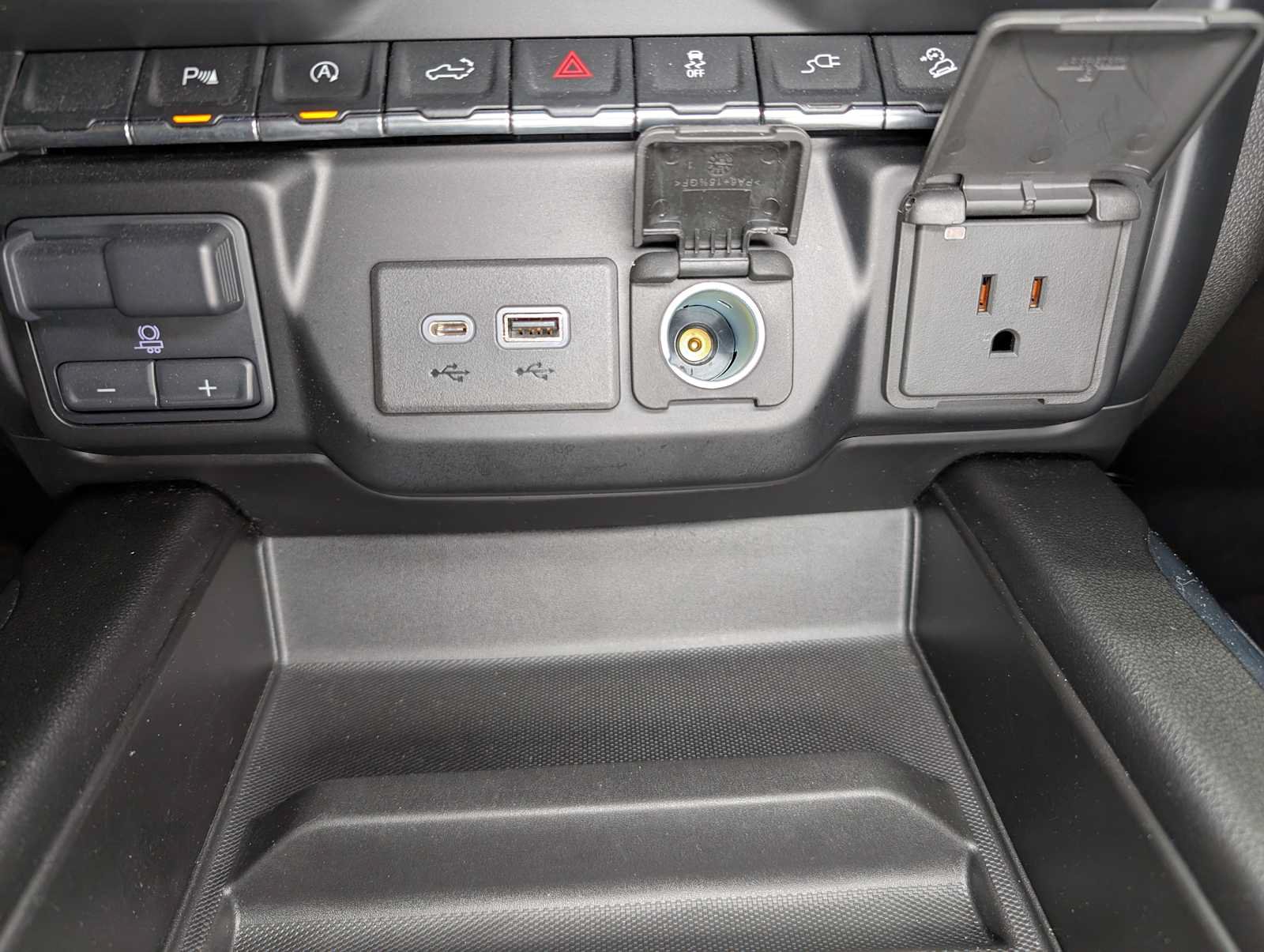 Certified 2021 Chevrolet Silverado 1500 LTZ w/ Z71 Off-Road Package AWD/4WD image 30