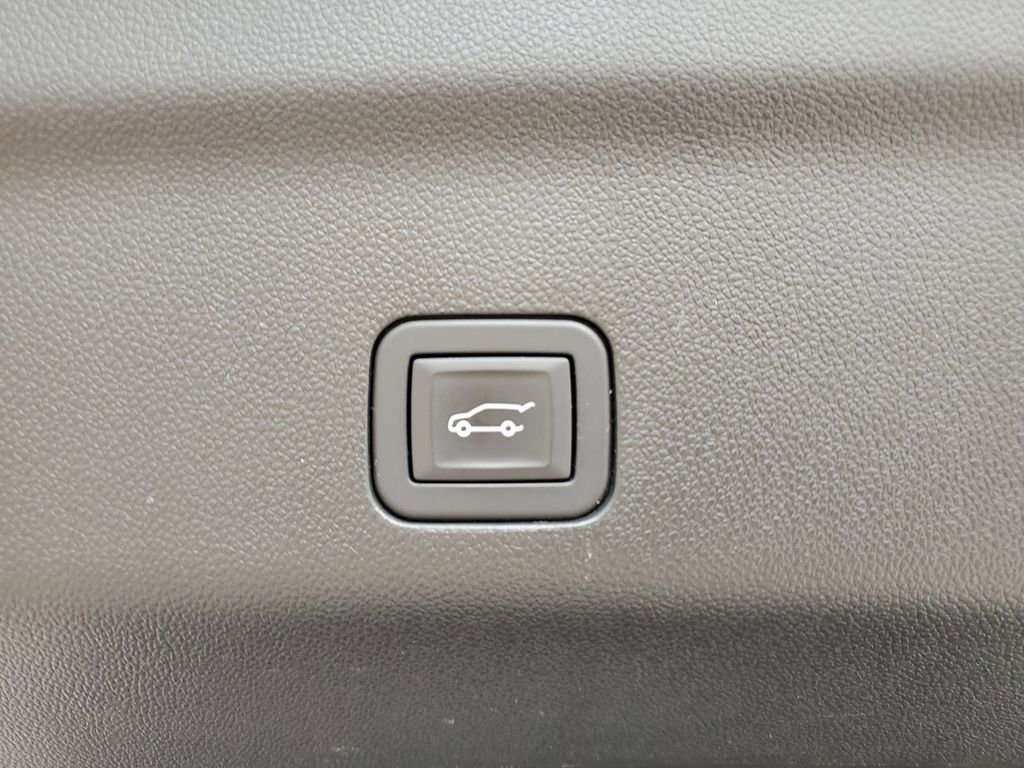 Used 2024 Chevrolet Tahoe LT RWD image 7