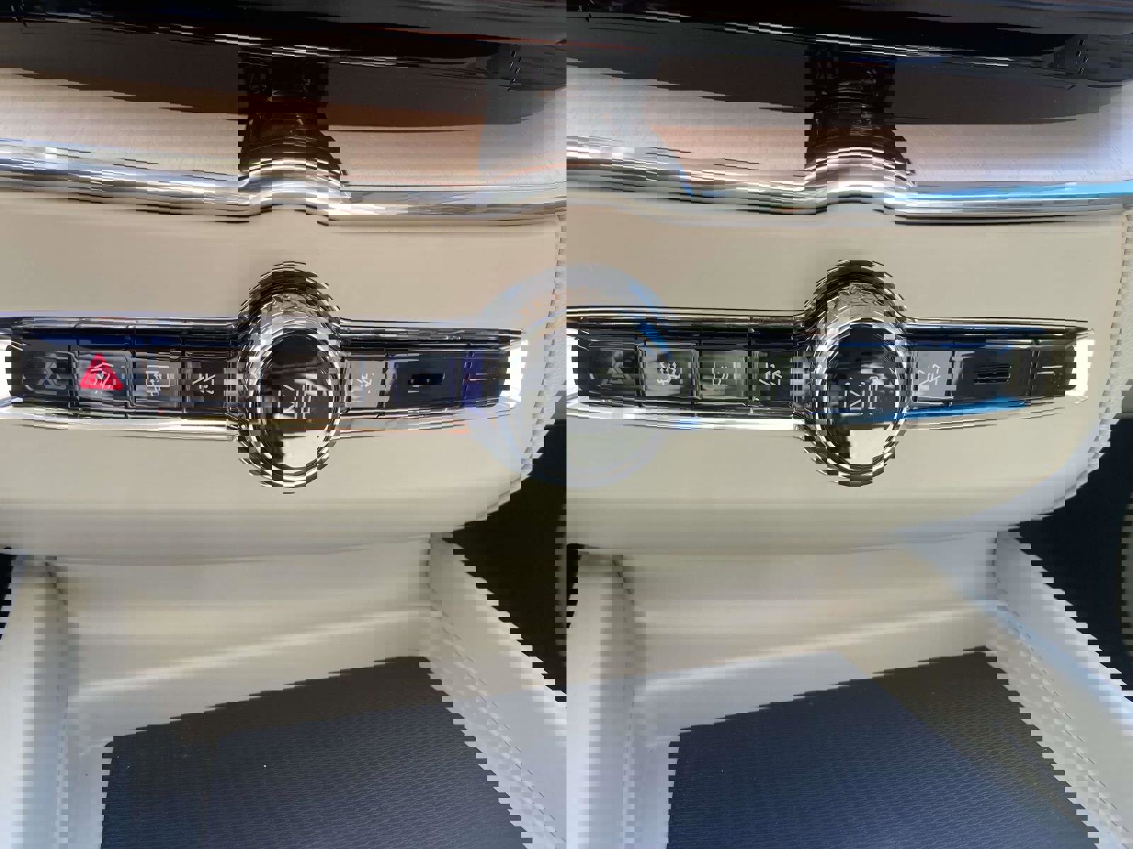 Certified 2026 Volvo XC60 T8 Ultra image 28