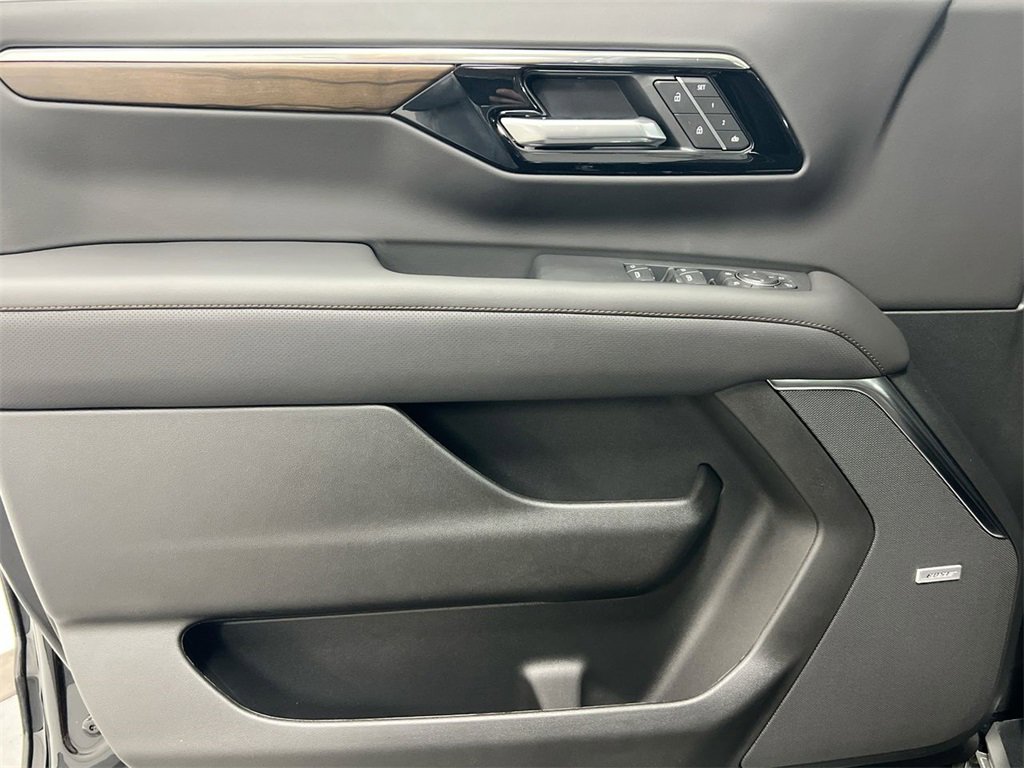 New 2026 Chevrolet Suburban High Country image 22