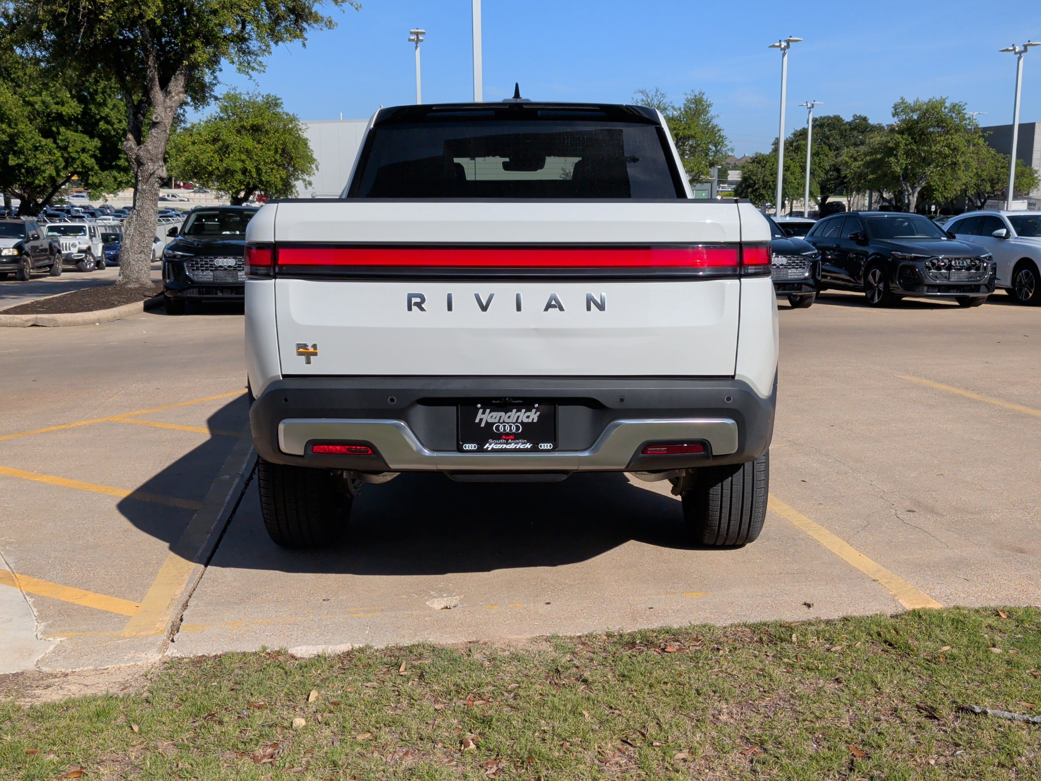 Used 2022 Rivian R1T Adventure AWD/4WD image 9