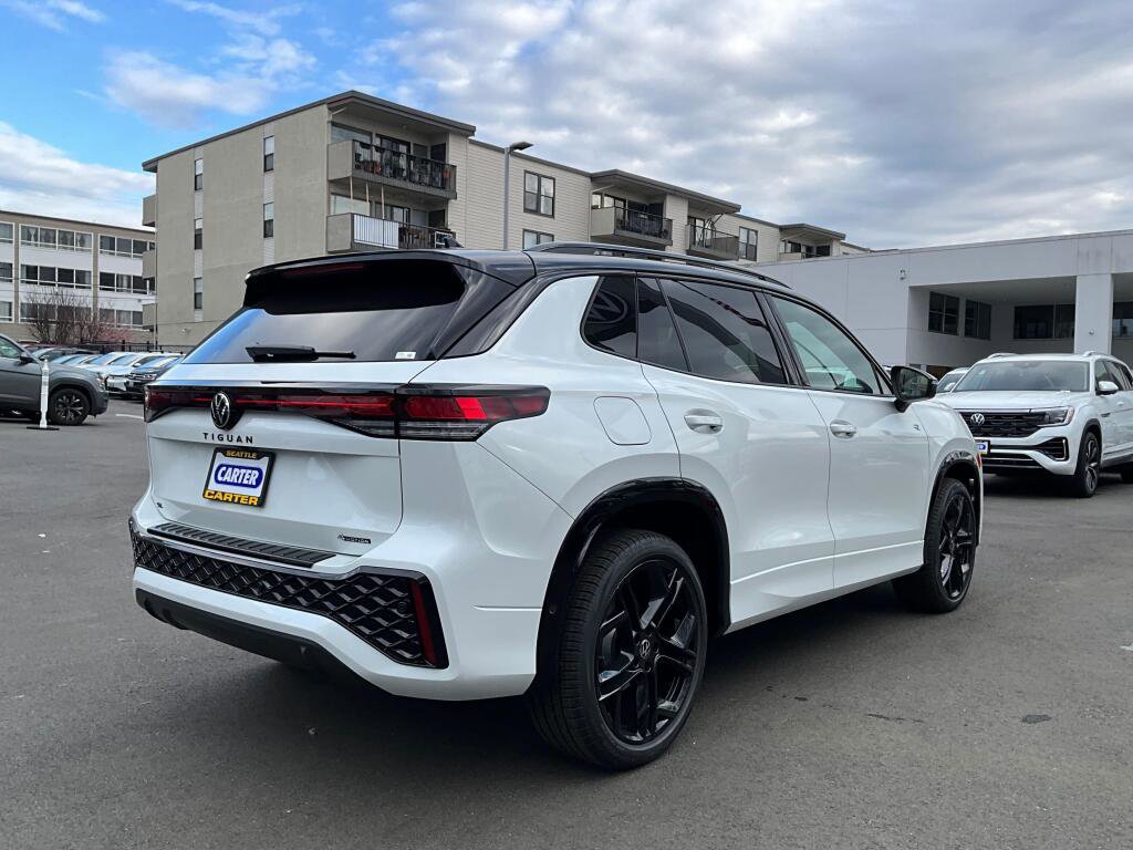 New 2026 Volkswagen Tiguan SE R-Line image 8