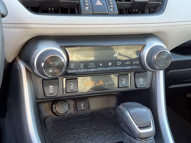 Used 2020 Toyota RAV4 XLE Premium image 33