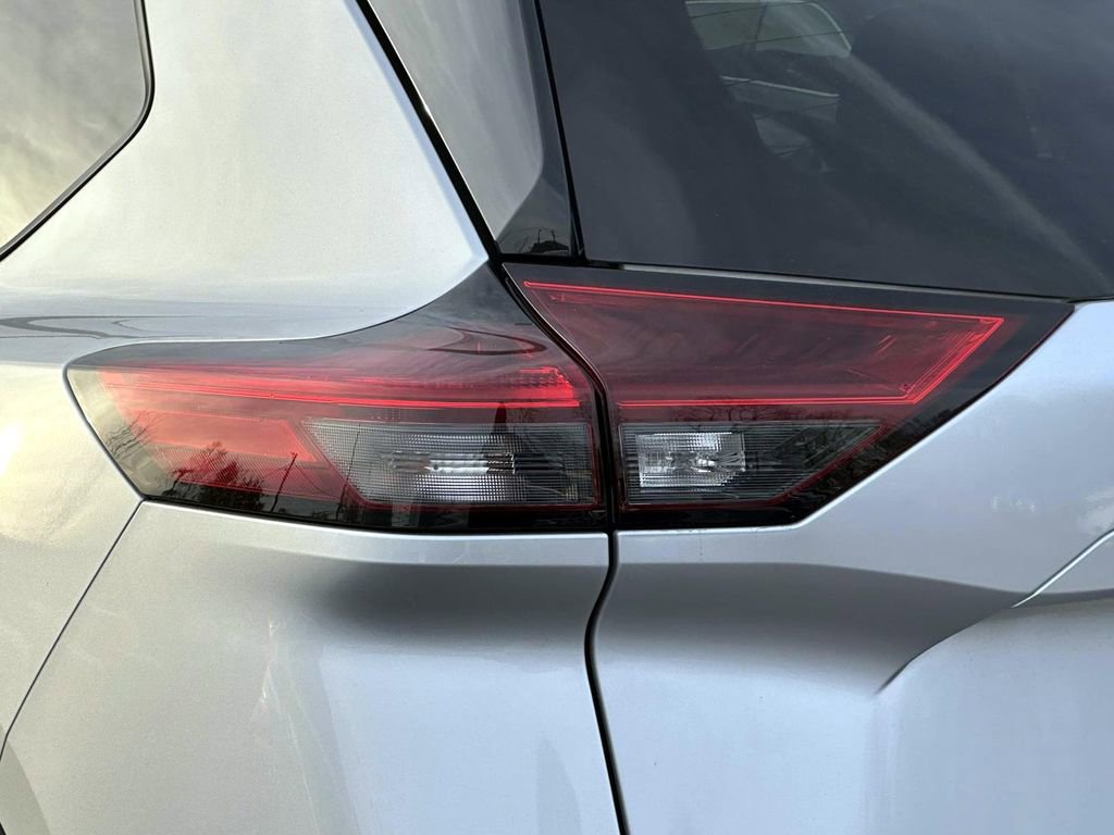 Certified 2021 Nissan Rogue SV image 9