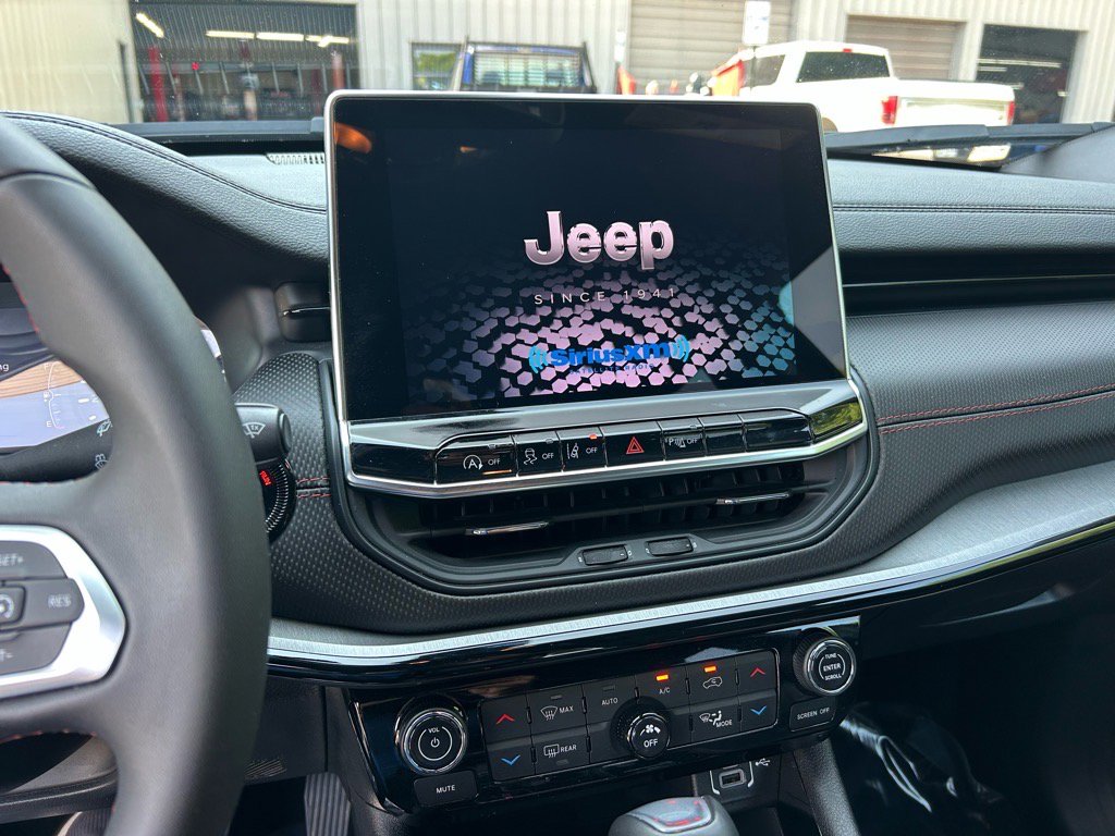 Used 2024 Jeep Compass Trailhawk image 23