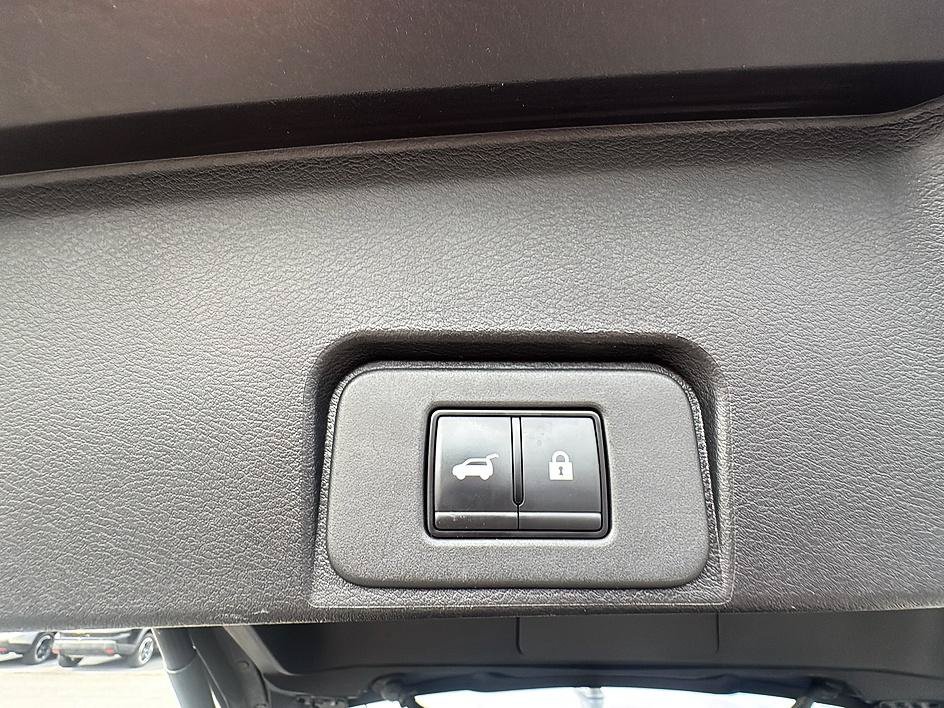 Certified 2025 Nissan Rogue SV AWD/4WD image 39