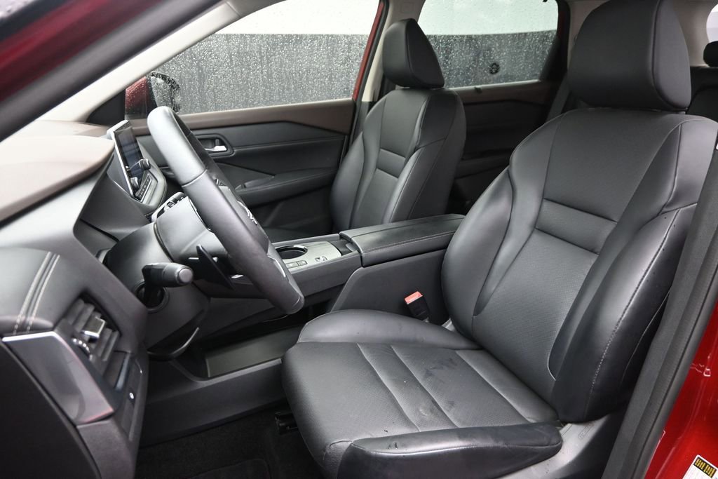 Used 2023 Nissan Rogue SV w/ SV Premium B Package FWD image 16