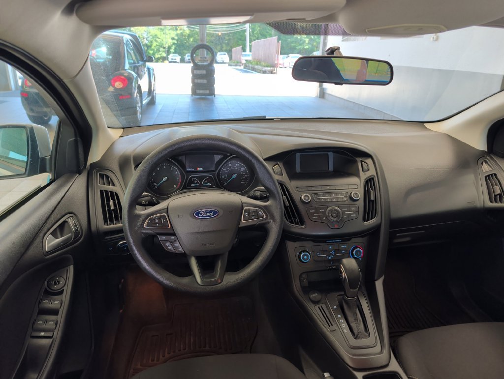 Used 2018 Ford Focus SE FWD image 15