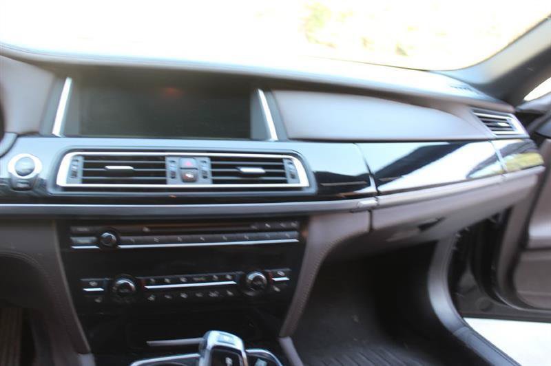 Used 2013 BMW 750Li xDrive AWD/4WD image 19