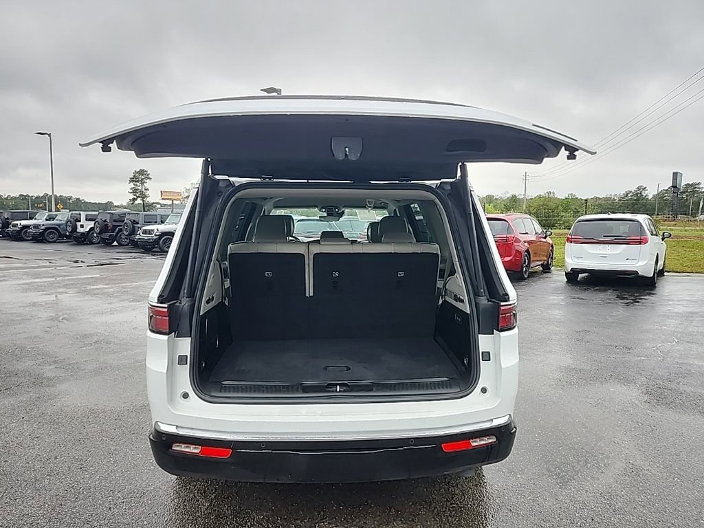 Used 2023 Jeep Wagoneer Series III w/ Preferred Equipment Group image 21