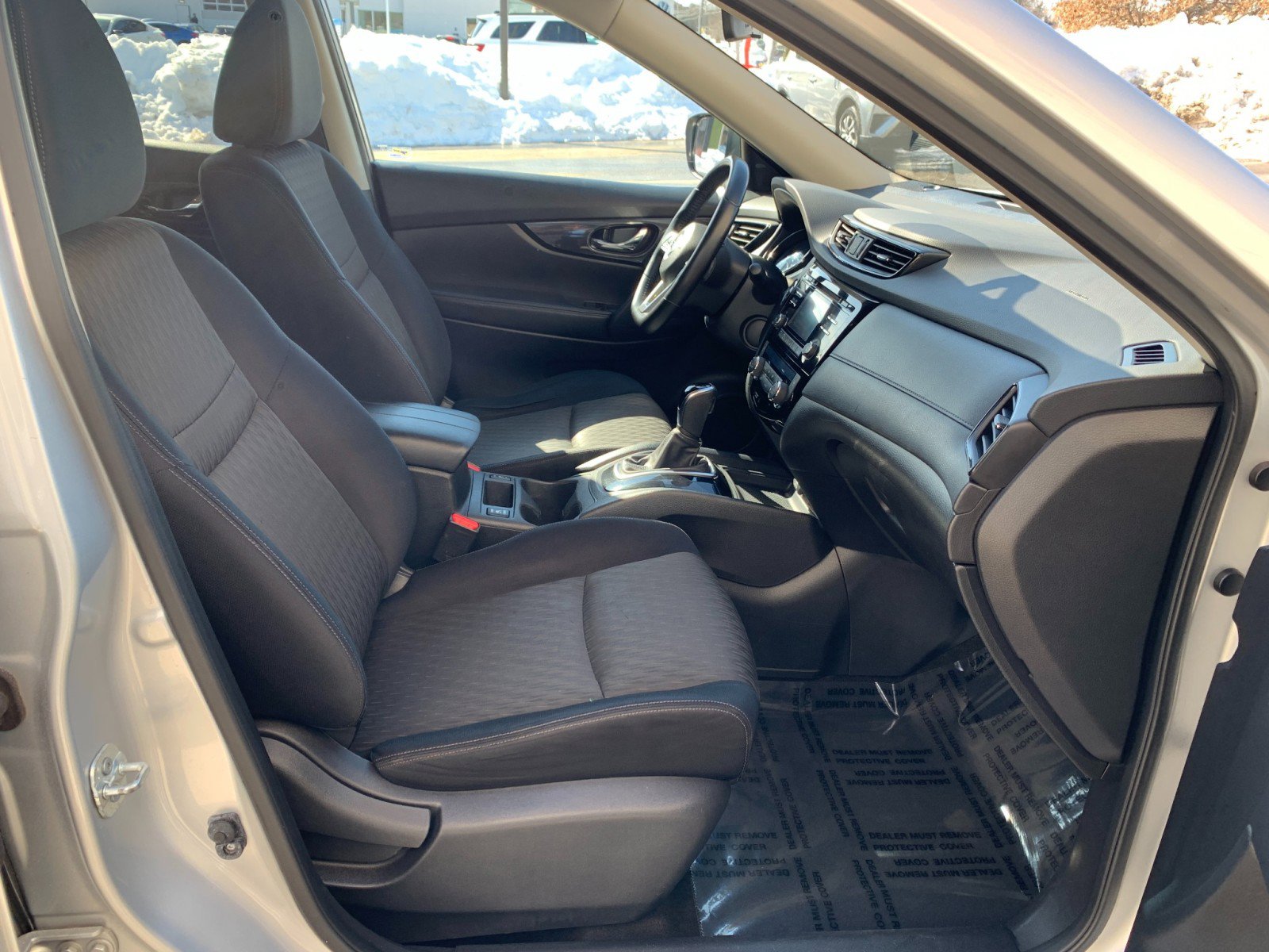 Used 2017 Nissan Rogue SV image 33