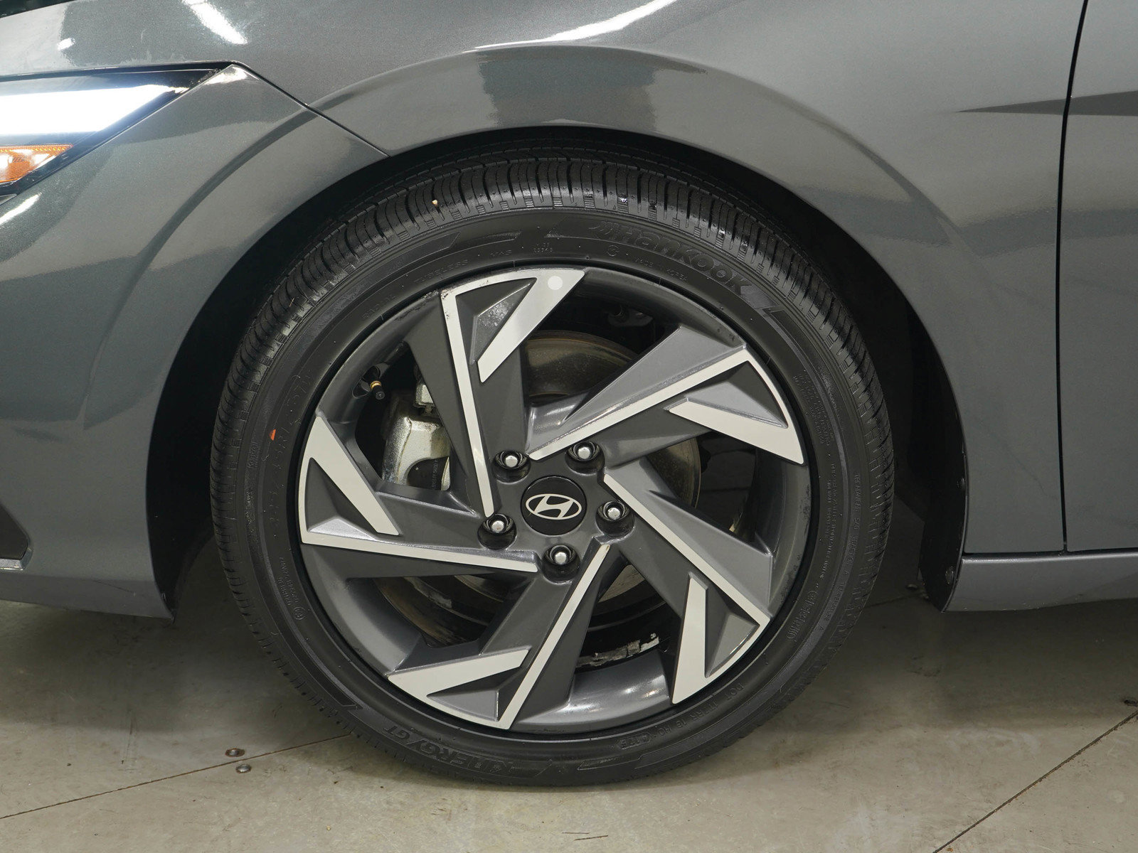 Used 2025 Hyundai Elantra SEL FWD image 28