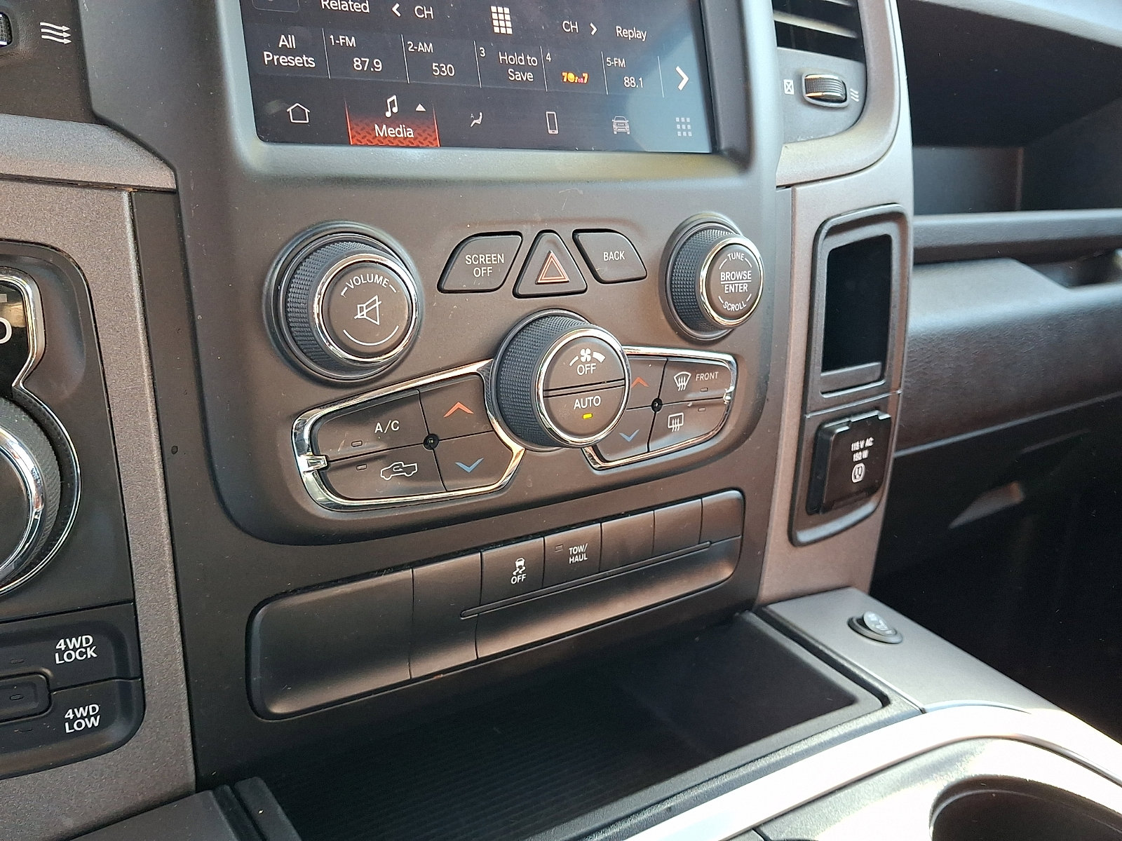 Certified 2022 RAM 1500 Express AWD/4WD image 14