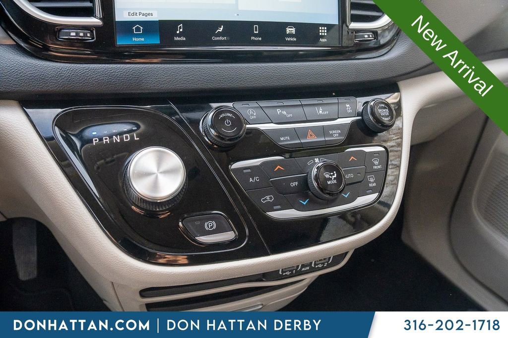 Used 2023 Chrysler Pacifica Touring-L FWD image 9