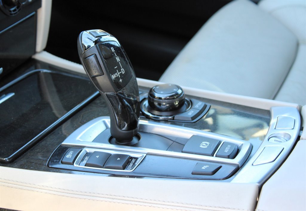 Used 2012 BMW 750Li image 29