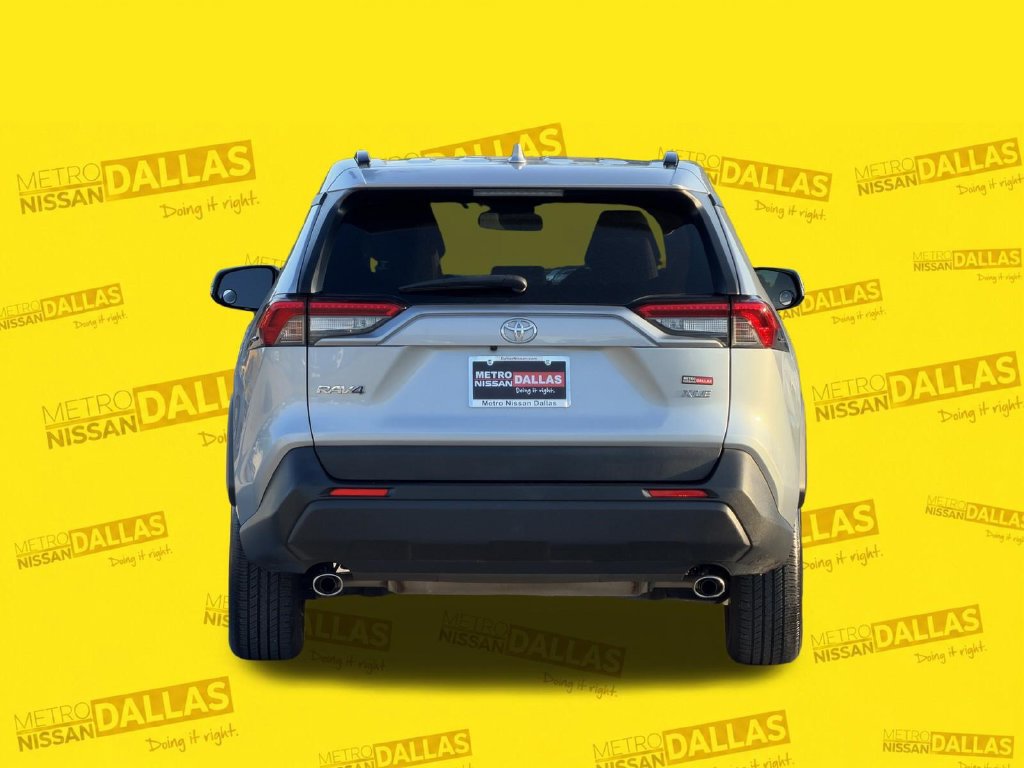 Used 2019 Toyota RAV4 XLE w/ Convenience Package FWD image 6