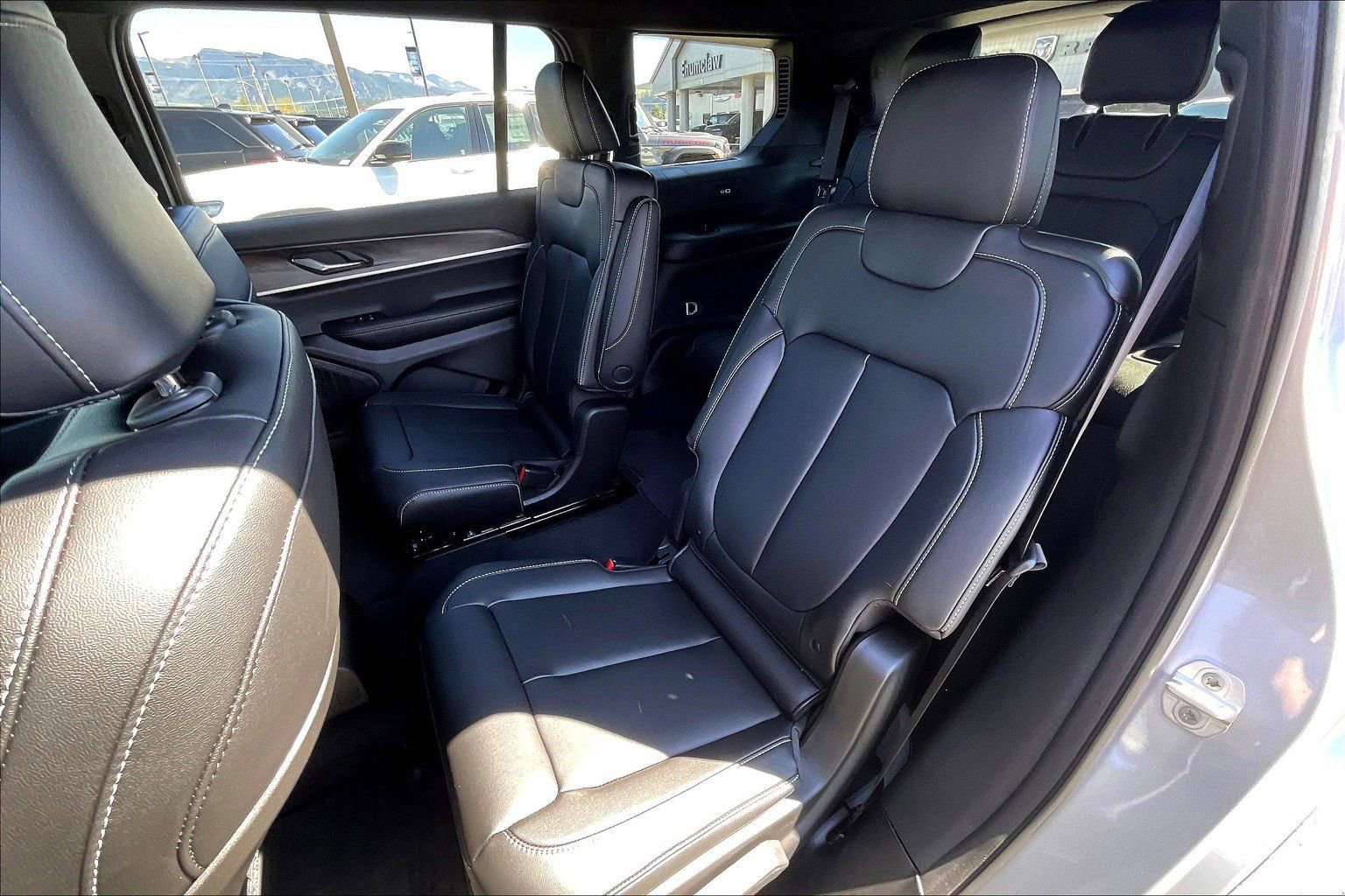 New 2025 Jeep Grand Cherokee L Limited w/ Black Appearance Package AWD/4WD image 14