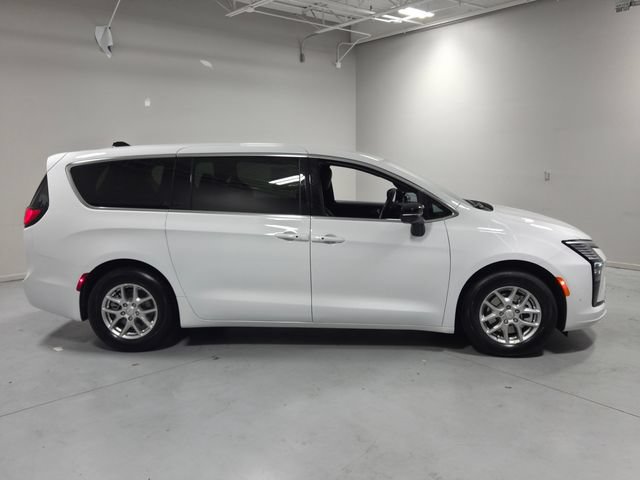 New 2027 Chrysler Pacifica Select w/ Family Tech Group FWD image 19