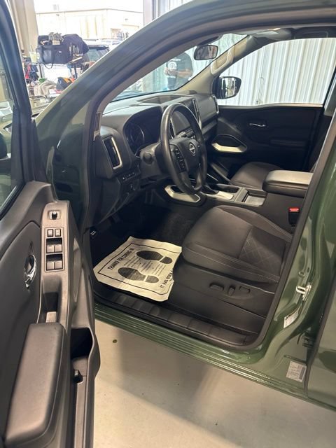 Used 2025 Nissan Frontier SV w/ SV Convenience Package RWD image 10