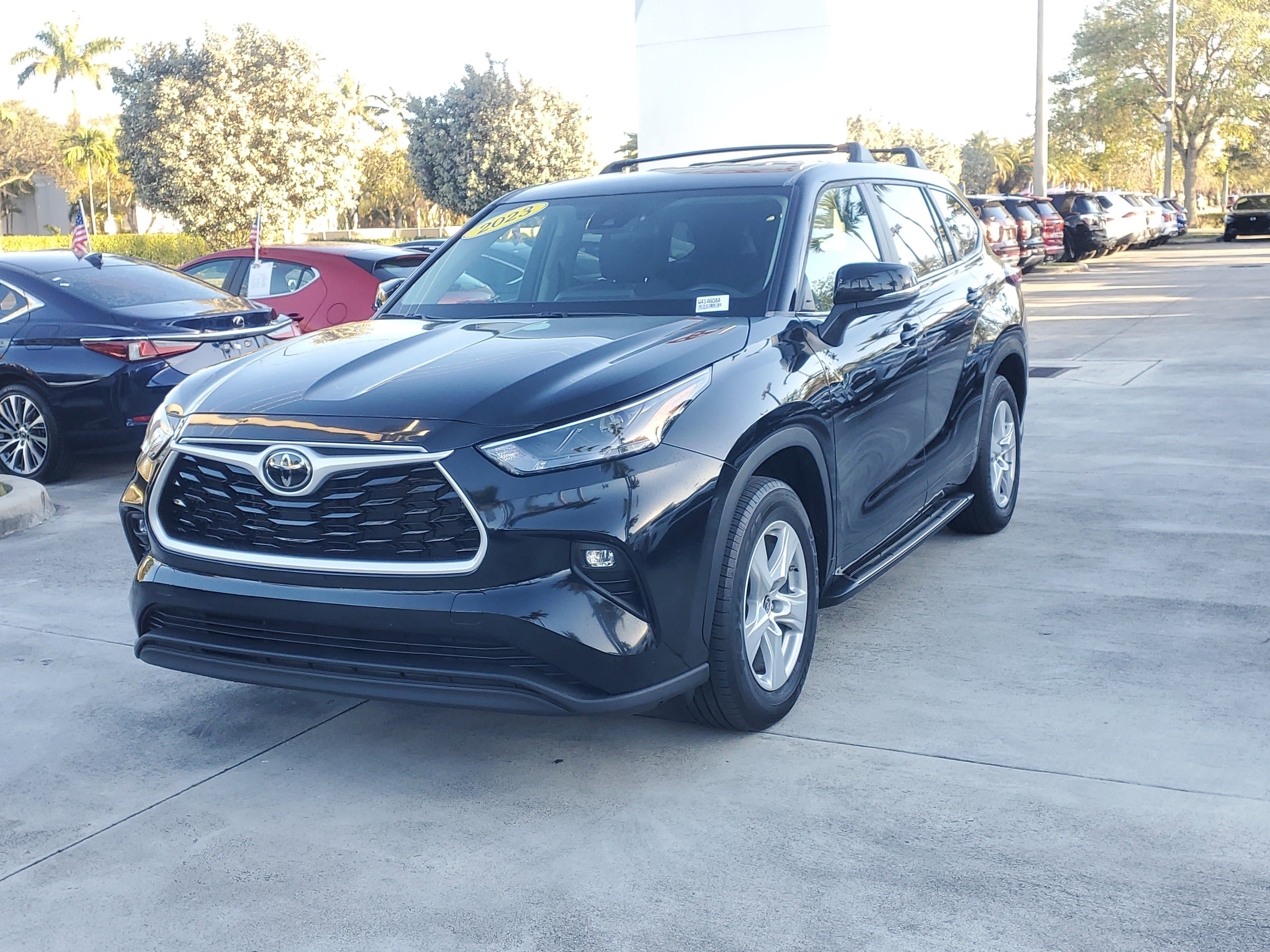 Used 2023 Toyota Highlander LE image 7