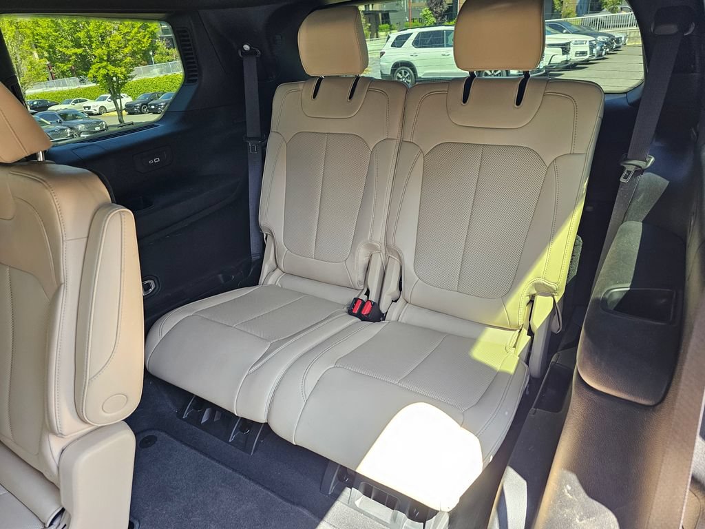 Used 2023 Jeep Grand Cherokee L Limited w/ Luxury Tech Group II AWD/4WD image 25