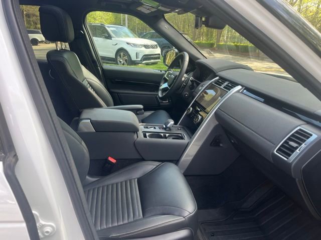 Used 2025 Land Rover Discovery S image 11