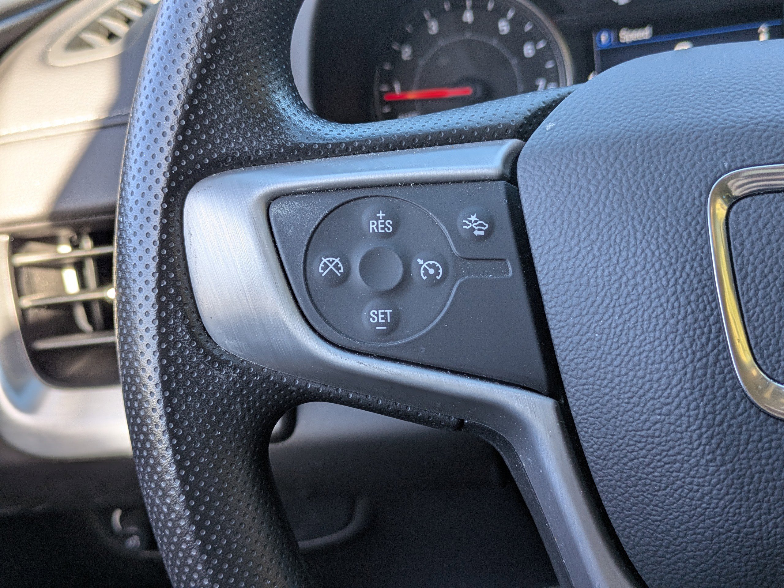 Used 2024 GMC Terrain SLE w/ Driver Convenience Package image 26