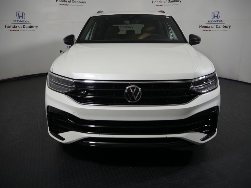 Used 2024 Volkswagen Tiguan SE R-Line AWD/4WD image 2