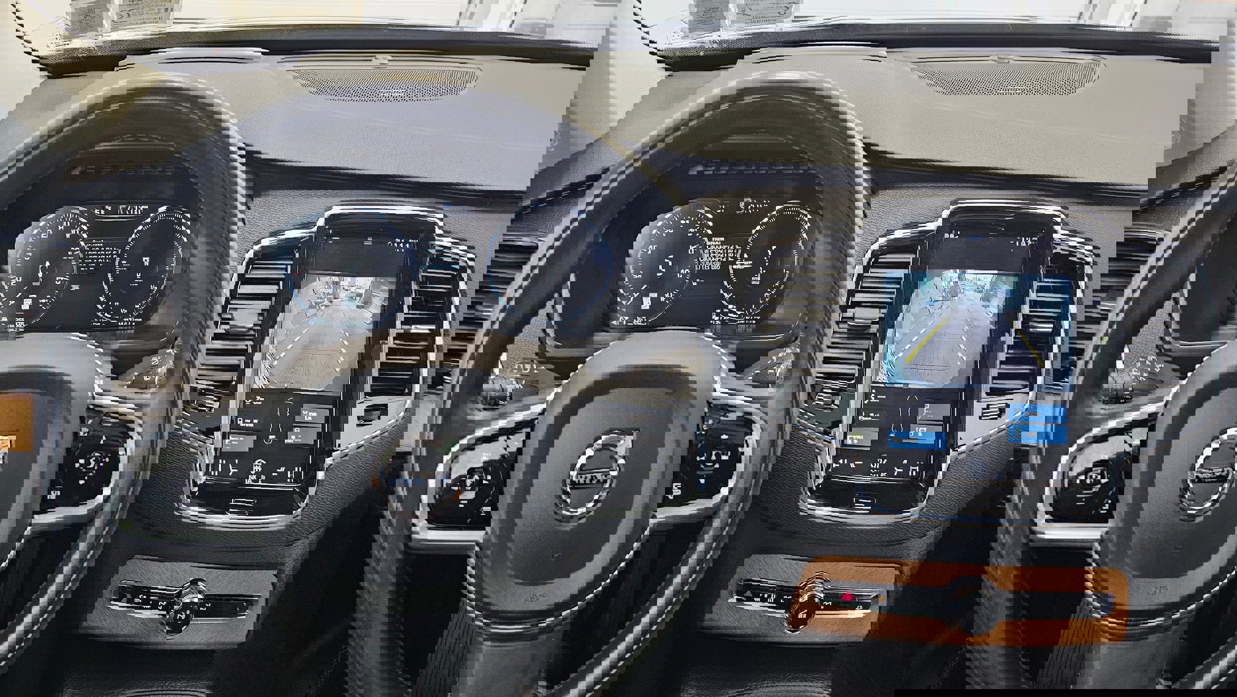 Certified 2022 Volvo XC90 T8 Inscription Expression w/ Advanced Package image 28