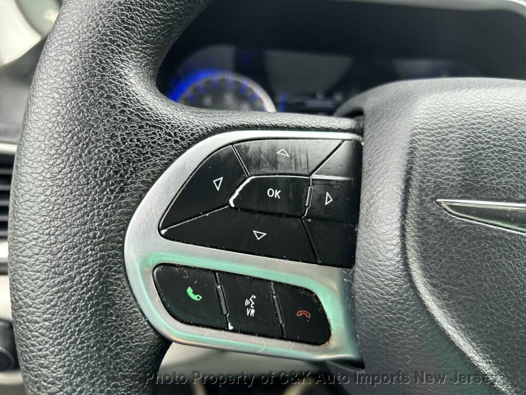 Used 2020 Chrysler Voyager L FWD image 41